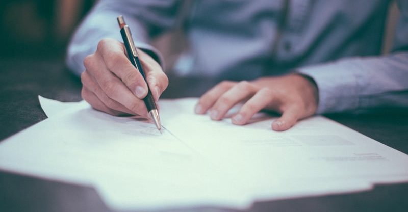 How Does Mediation Differ From Arbitration?